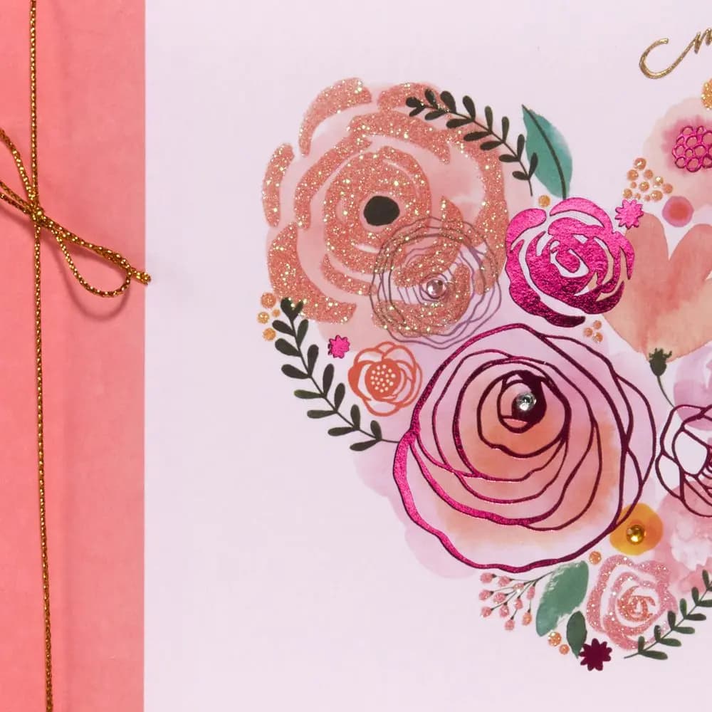 Flower Heart Quilling Mother&#39;s Day Greeting Card close up