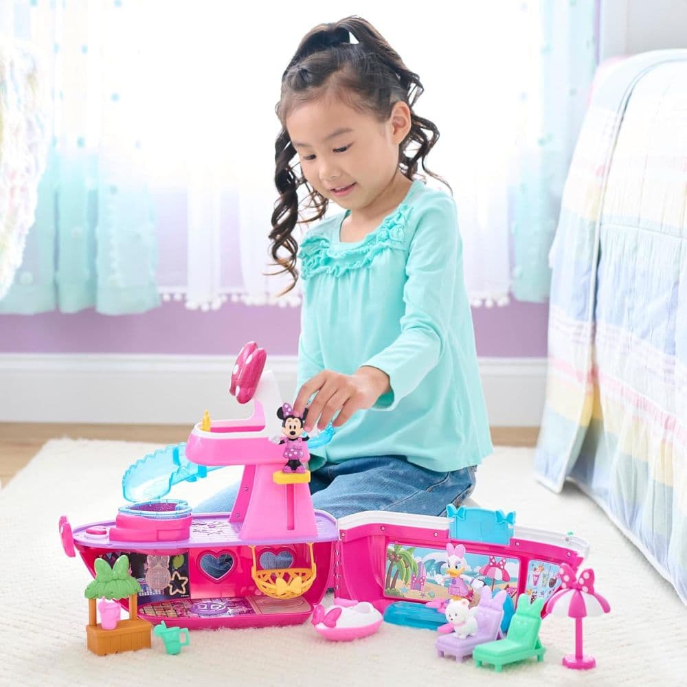 Minnie Mouse Bowdazzling Yacht Playset First Alternate Image