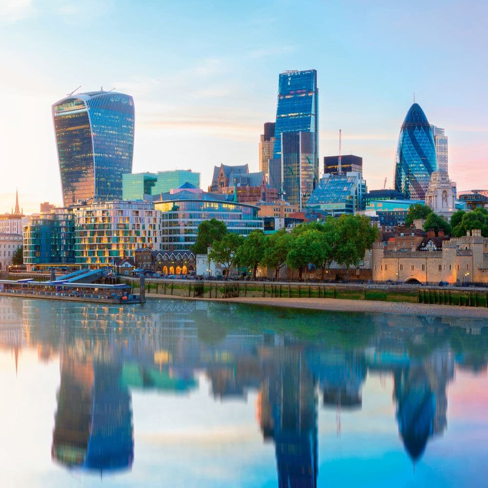 London 2027 Wall Calendar Tenth Alternate Image