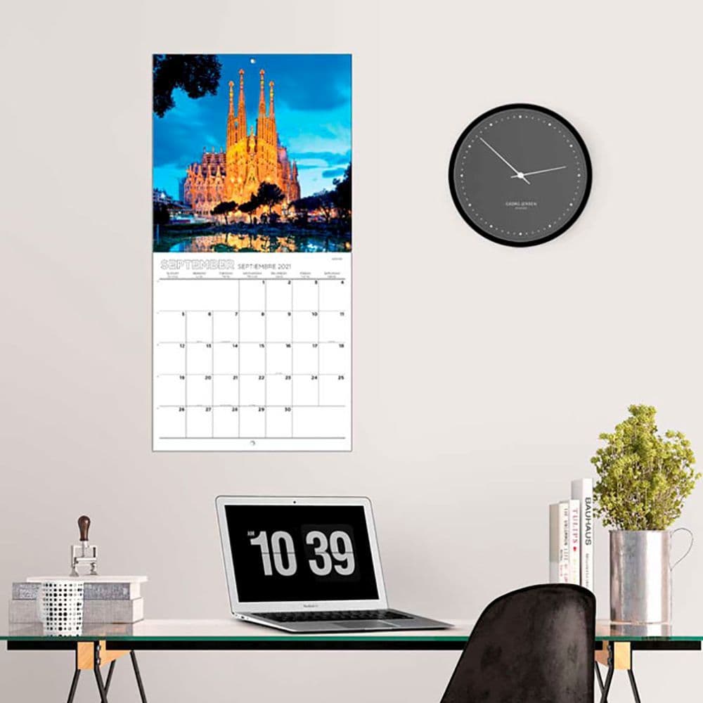Barcelona Bilingual 2021 Wall Calendar (SPANISH) - Calendars.com