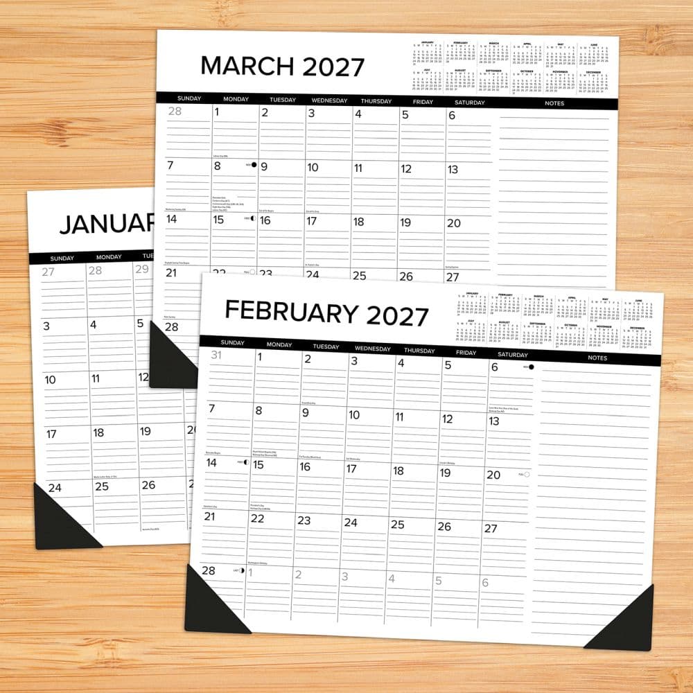 Black and White 2027 Desk Pad Second Alternate Image