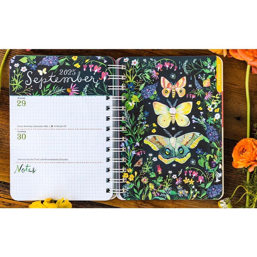 Katie Daisy Weekly 2025 Planner Tenth Alternate Image