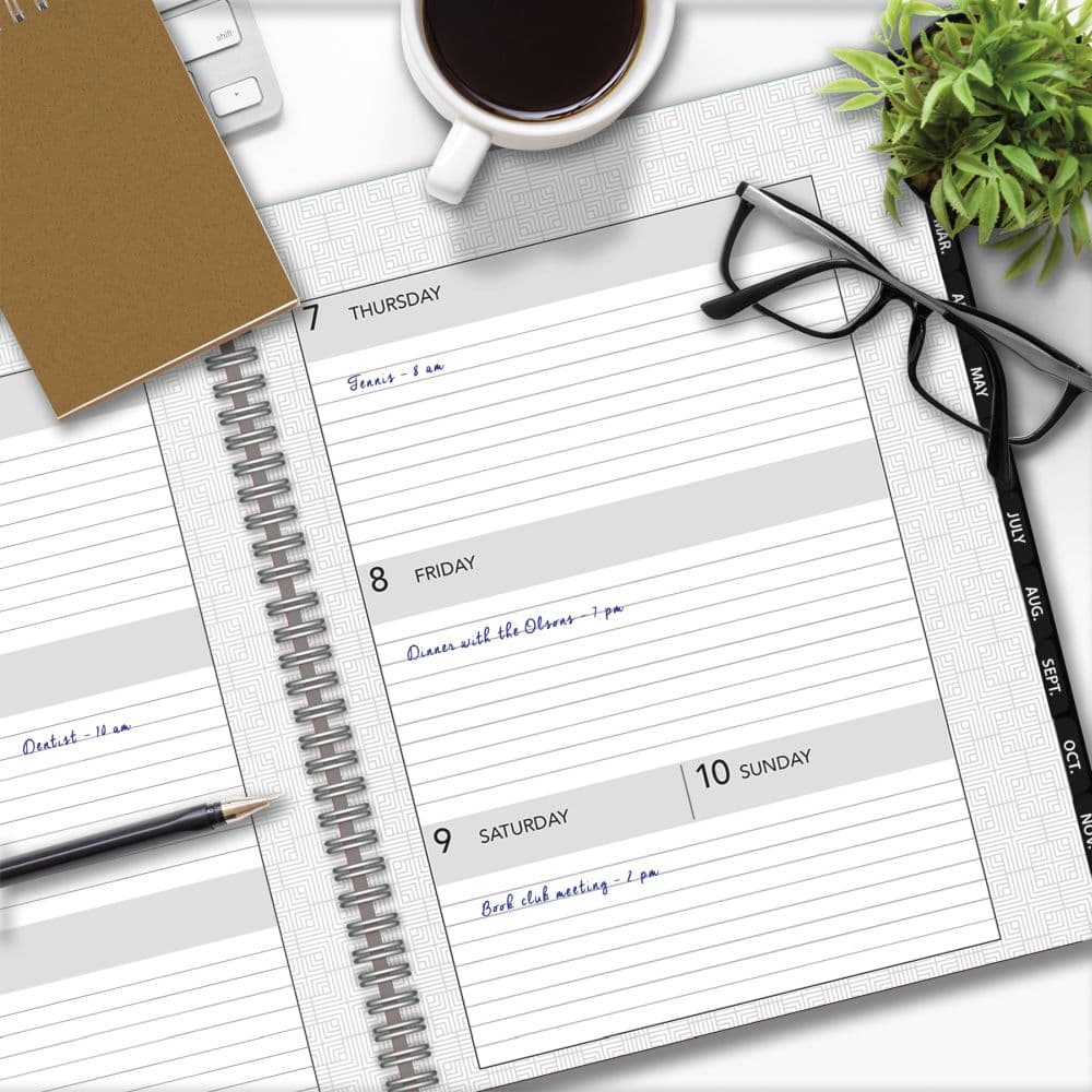 Office Deluxe 2027 Planner Fifth Alternate Image