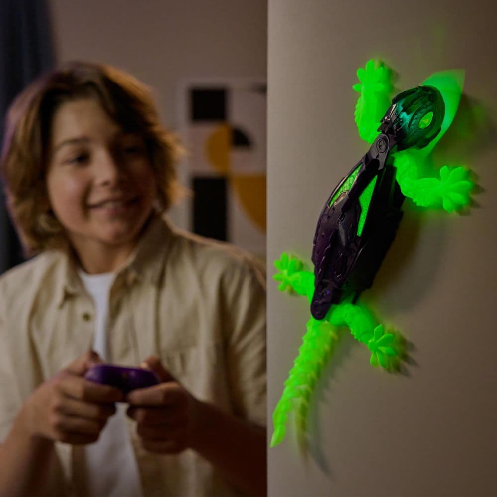 Hex Bots Glow-in-the-Dark Wall Crawler Gecko Ninth Alternate Image
