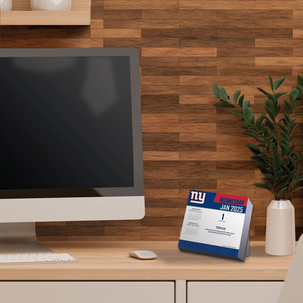 NFL New York Giants 2025 Desk Calendar Fourth Alternate Image