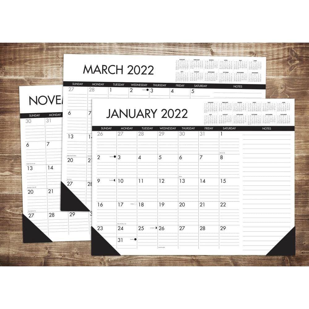 22x17 B&W Office 2022 Desk Pad - Calendars.com