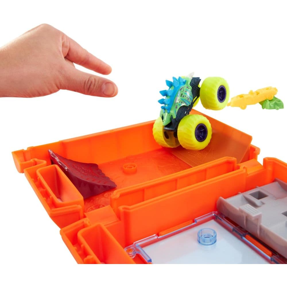 Hot Wheels Fuel N Go Playset Third Alternate Image