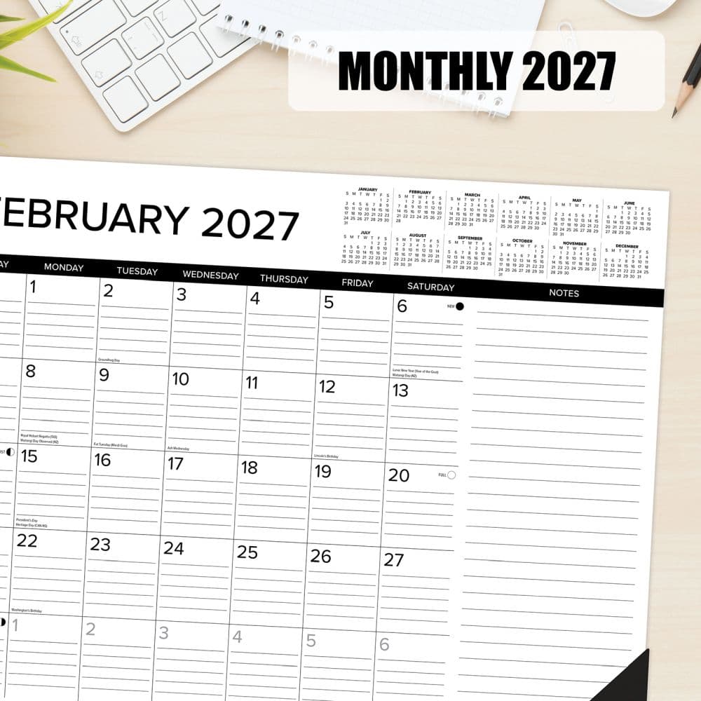 Black and White 2027 Desk Pad Third Alternate Image