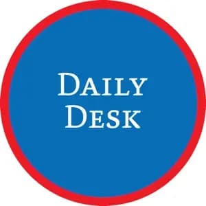 Discover daily desk calendars for your workspace