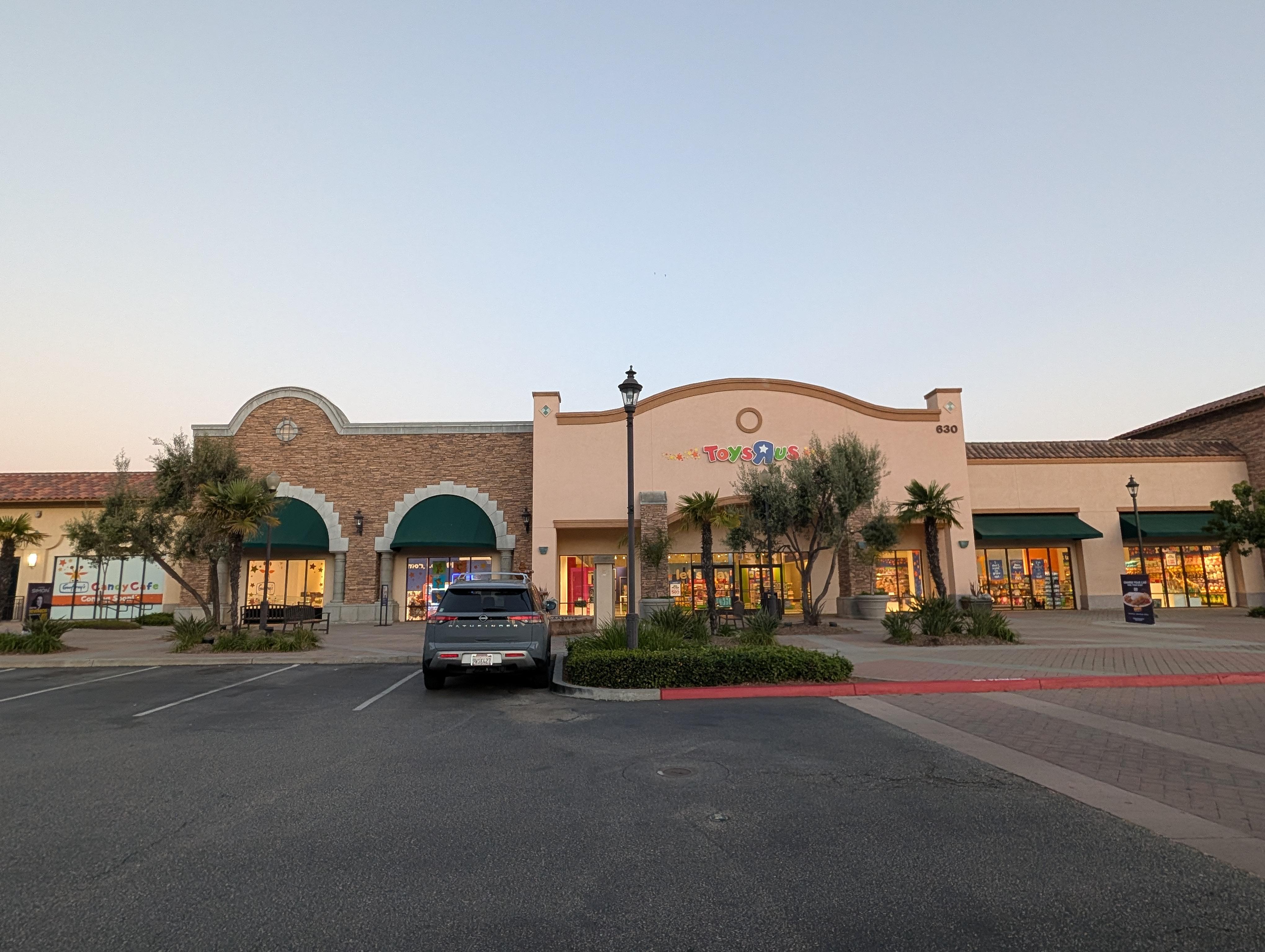 Camarillo Outlets CA