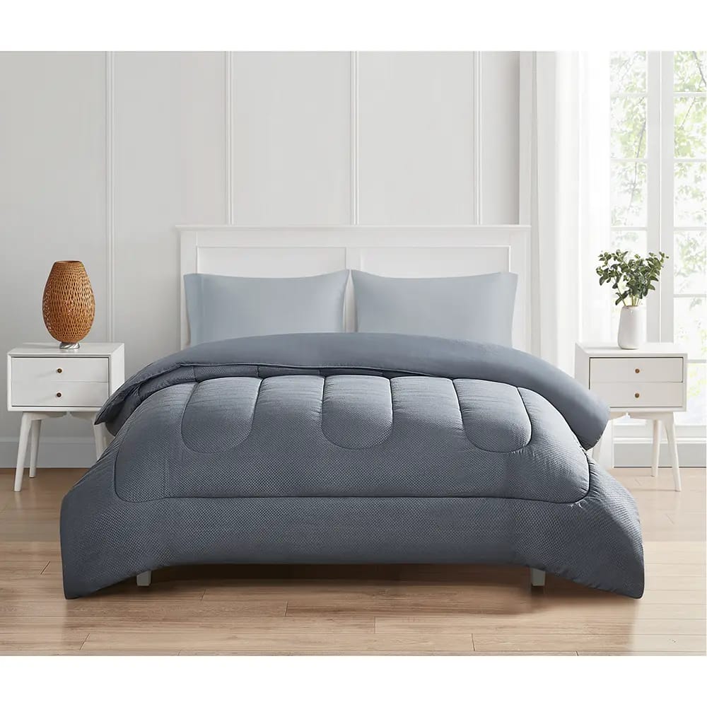 Bay & Mulberry Full/Queen Embossed Comforter