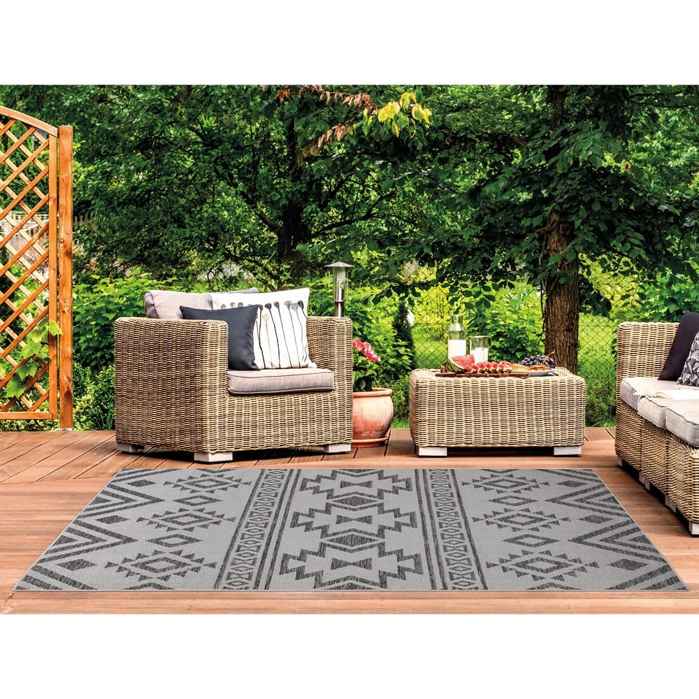 Oasis Premium Indoor/Outdoor Area Rug, 7'10" x 9'10"