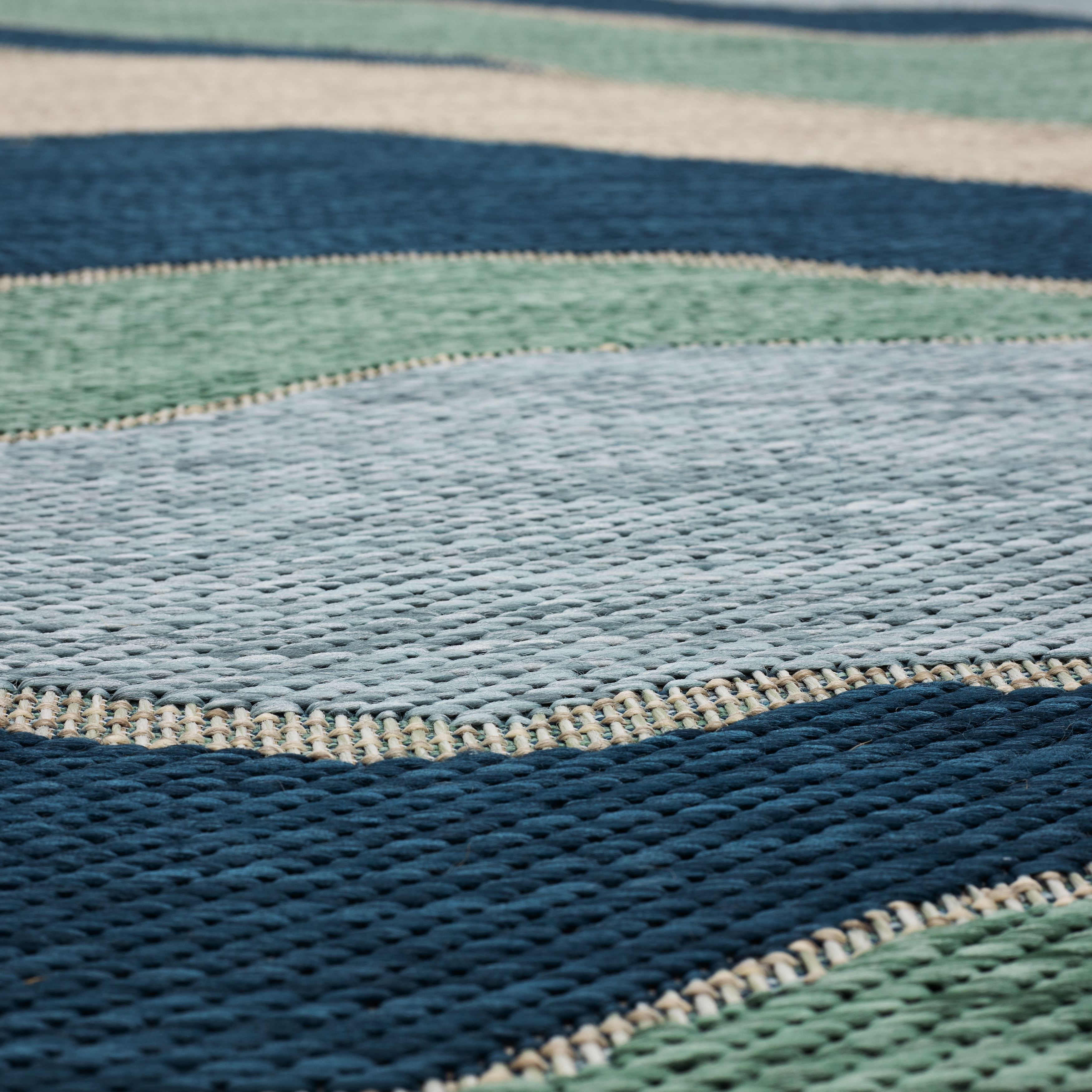Mohawk Indoor/Outdoor Area Rug, Aqua Waves, 5'3" x 7'3"