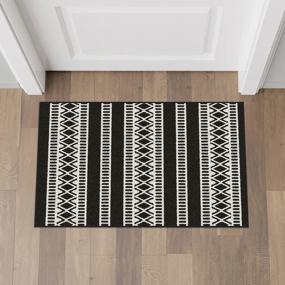 20.5"x32" Washable Accent Rug with Non-Skid Back, Black & White