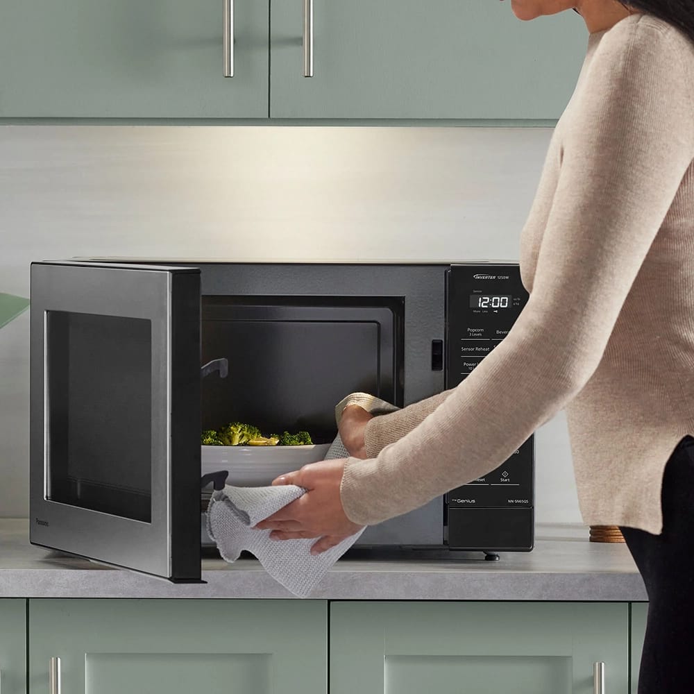 Panasonic 1.2 cu.ft Compact Microwave