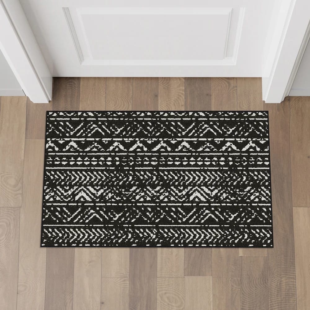 20.5"x32" Washable Accent Rug with Non-Skid Back, Black & White