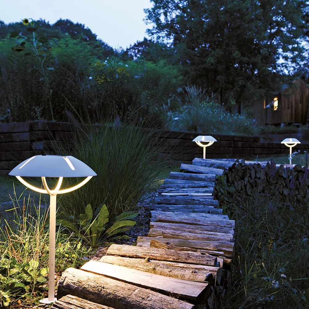 Maiori La Lampe Aluminum Solar Parabole, Blanc