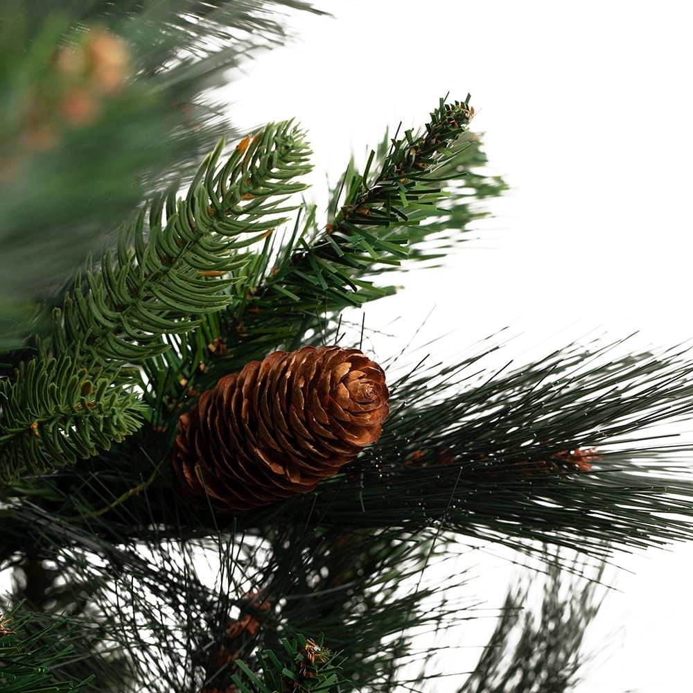 Famous Brand 24" Pre-Lit Carolina Pine Artificial Wreath