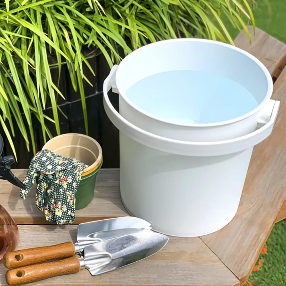 JEJ Astage 2.6 Gallon Sturdy Bucket with Lid, White