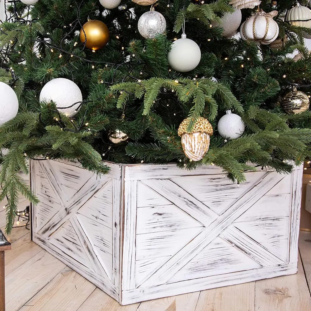 Hallops Distressed Wooden Tree Collar Box, White