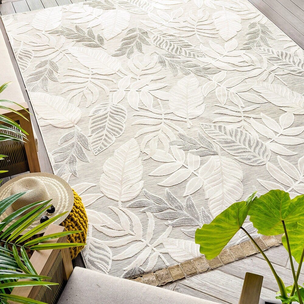 6'7" x 9'3" Tropic Indoor/Outdoor Area Rug