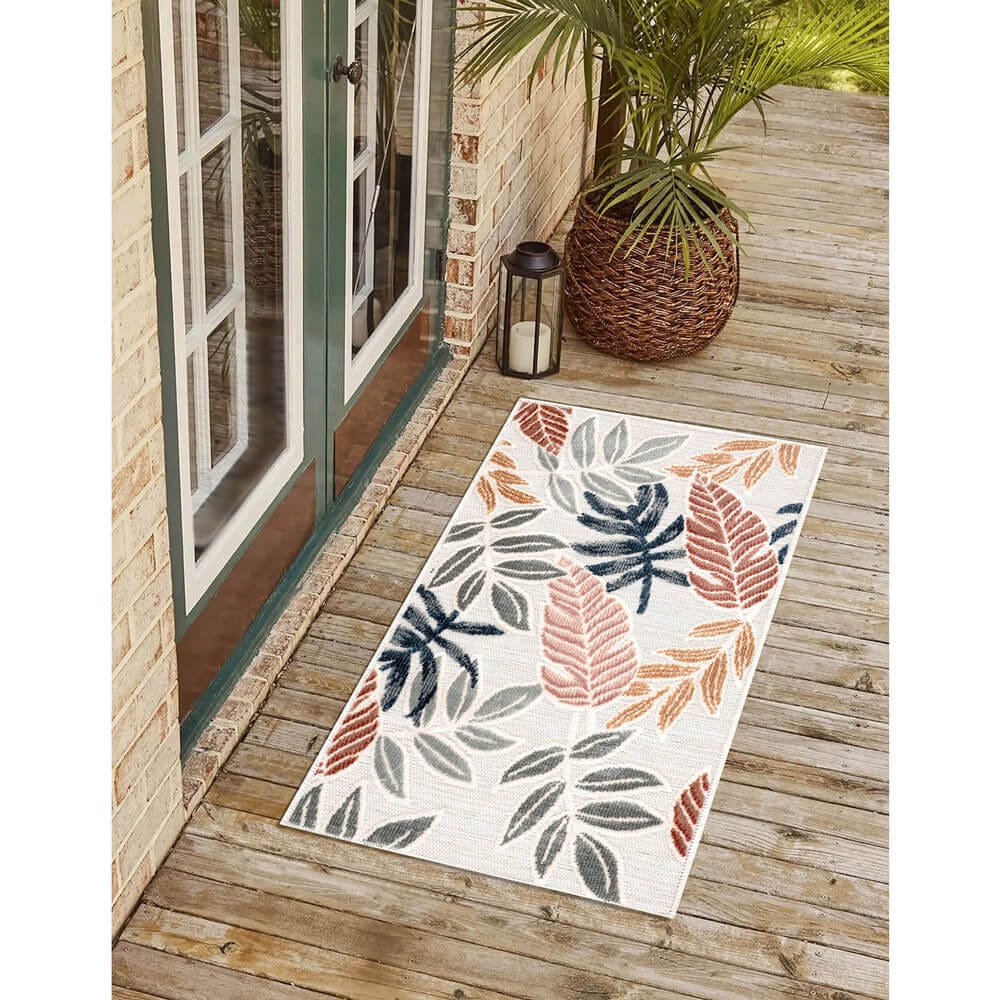 2' 7" x 4' 1" Tropic Indoor/Outdoor Area Rug