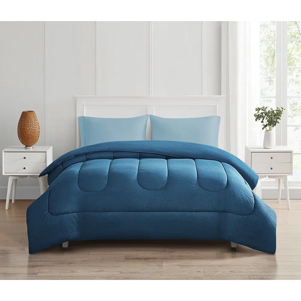 Bay & Mulberry Full/Queen Embossed Comforter