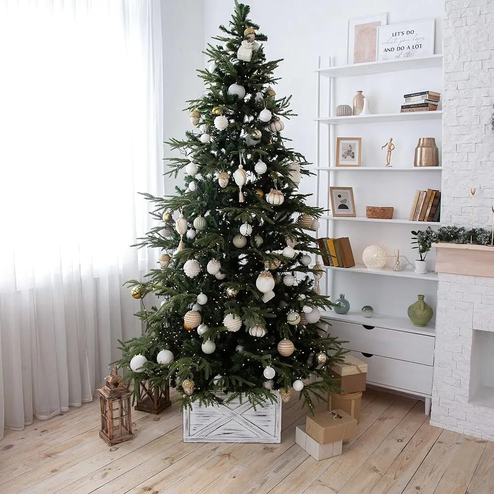 Hallops Distressed Wooden Tree Collar Box, White