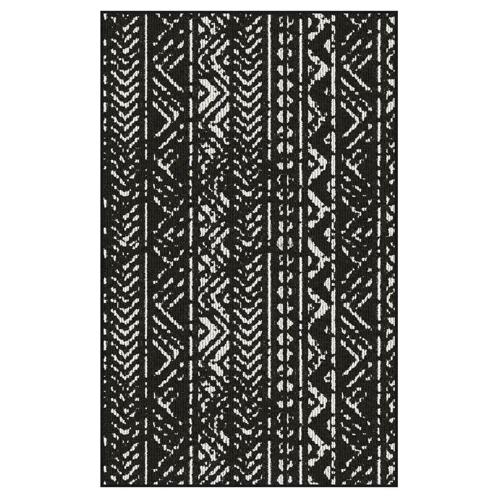 20.5"x32" Washable Accent Rug with Non-Skid Back, Black & White